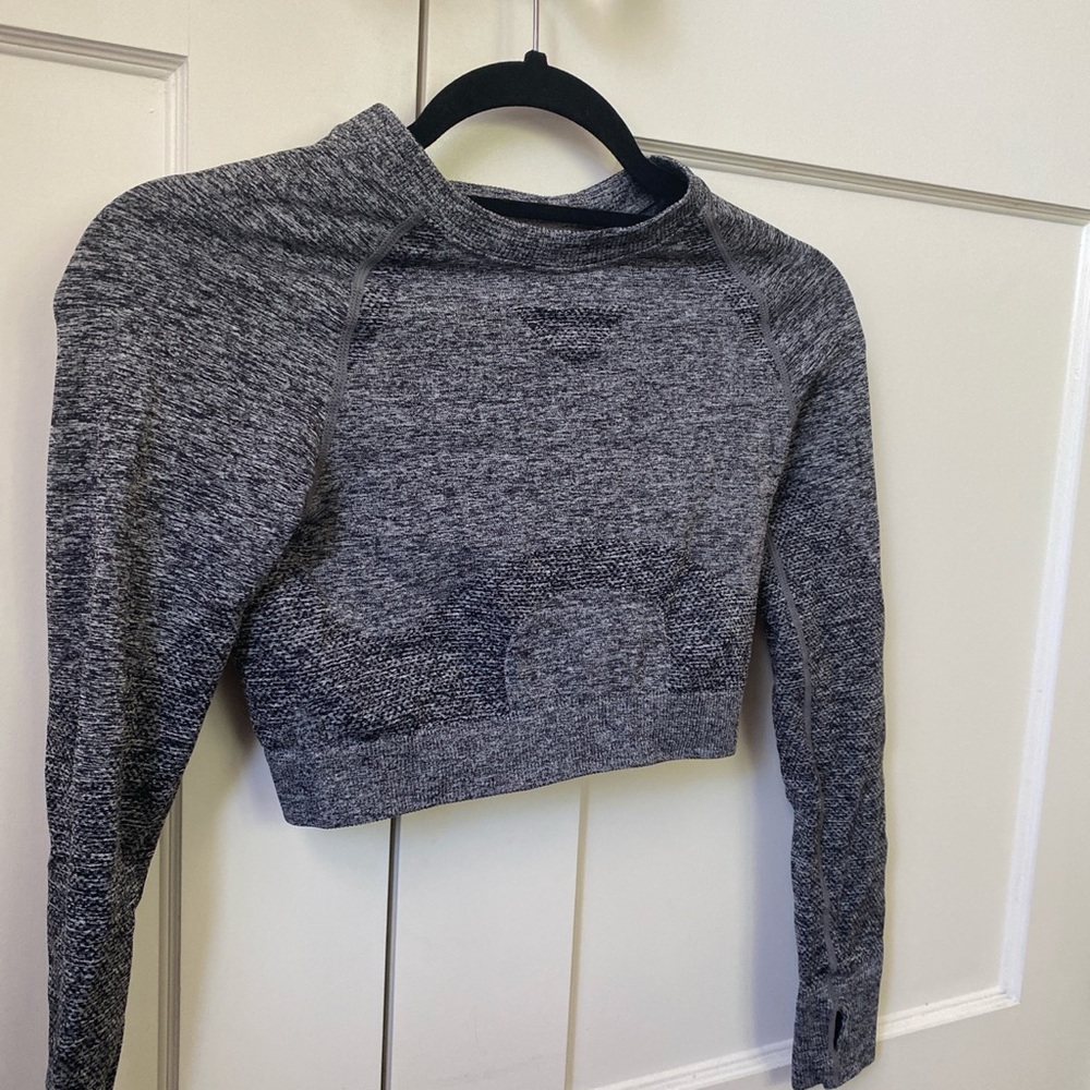 ❌SOLD❌ long sleeve crop athletic top